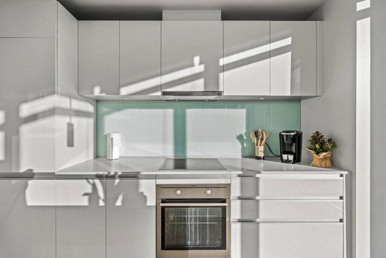 Luxury Apartment On The 9Th Floor Near Stampede, Complimentary Wine, 2 Car Ug Parking Calgary Exterior photo