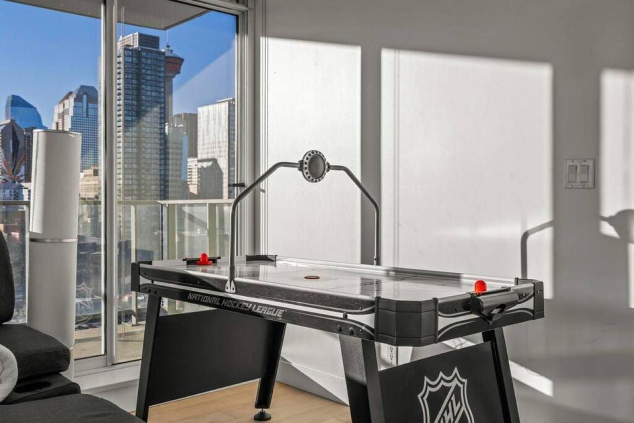 Luxury Apartment On The 9Th Floor Near Stampede, Complimentary Wine, 2 Car Ug Parking Calgary Exterior photo