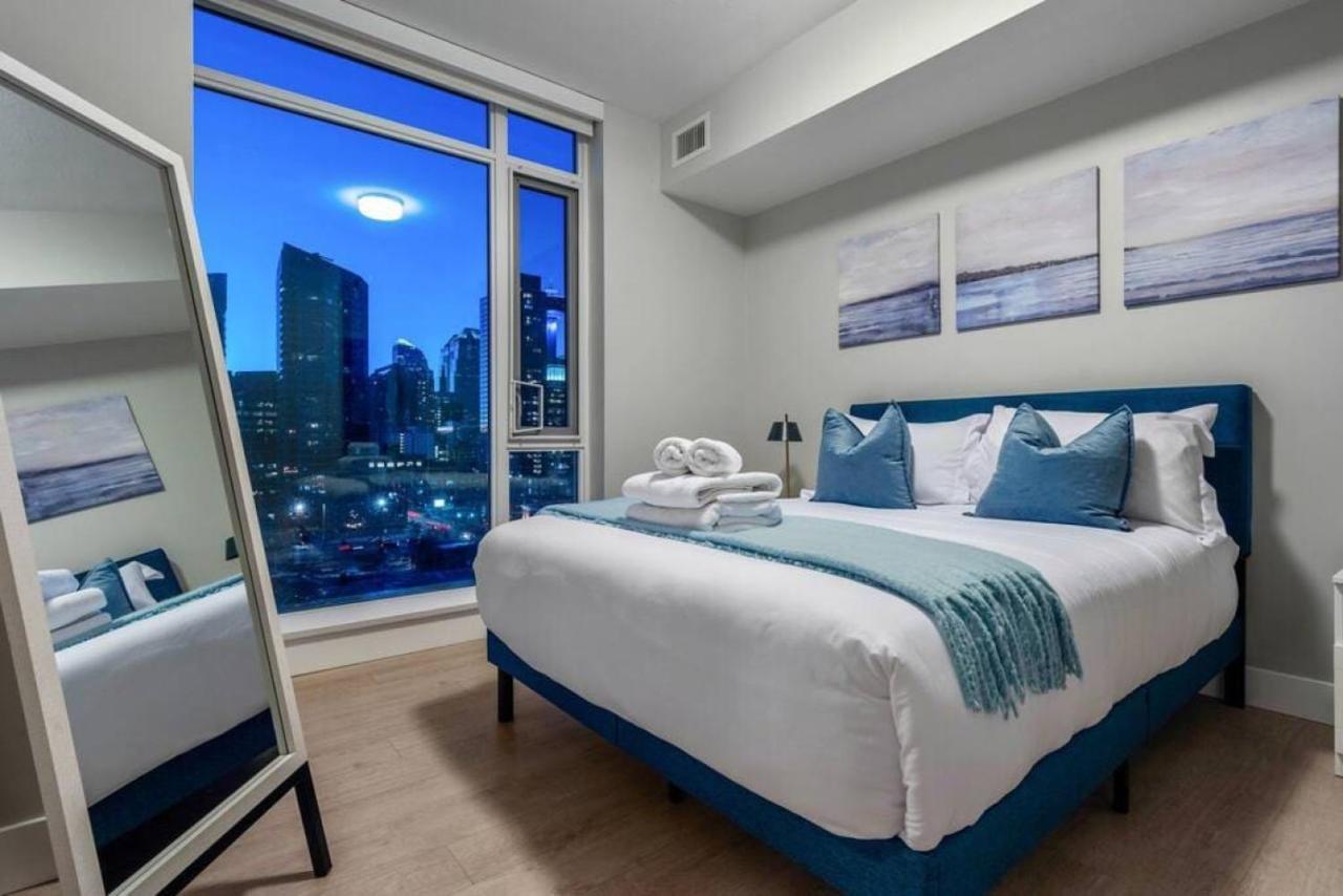 Luxury Apartment On The 9Th Floor Near Stampede, Complimentary Wine, 2 Car Ug Parking Calgary Exterior photo