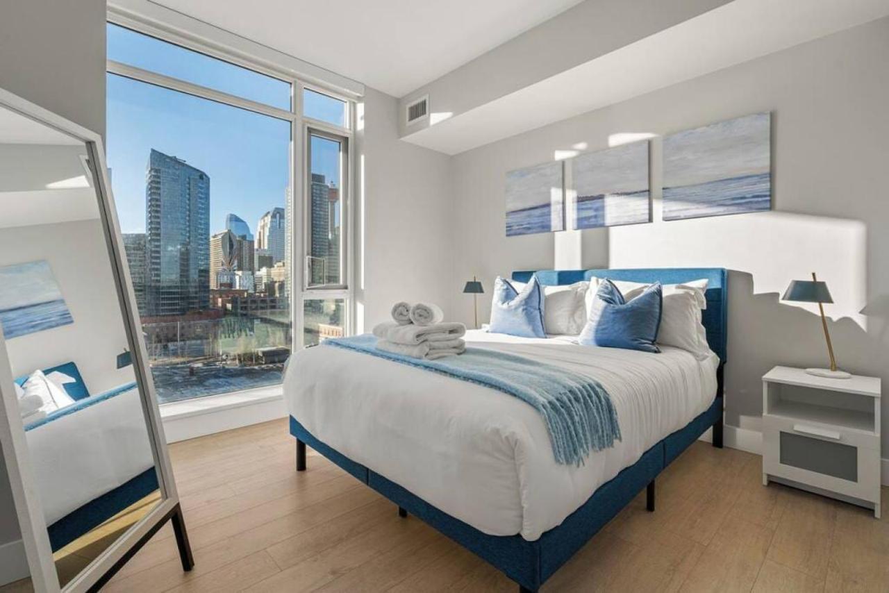 Luxury Apartment On The 9Th Floor Near Stampede, Complimentary Wine, 2 Car Ug Parking Calgary Exterior photo